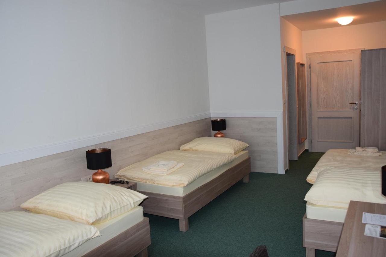 Nemšová Penzion Uhliska A Depandance Gazdovsky Dom מראה חיצוני תמונה