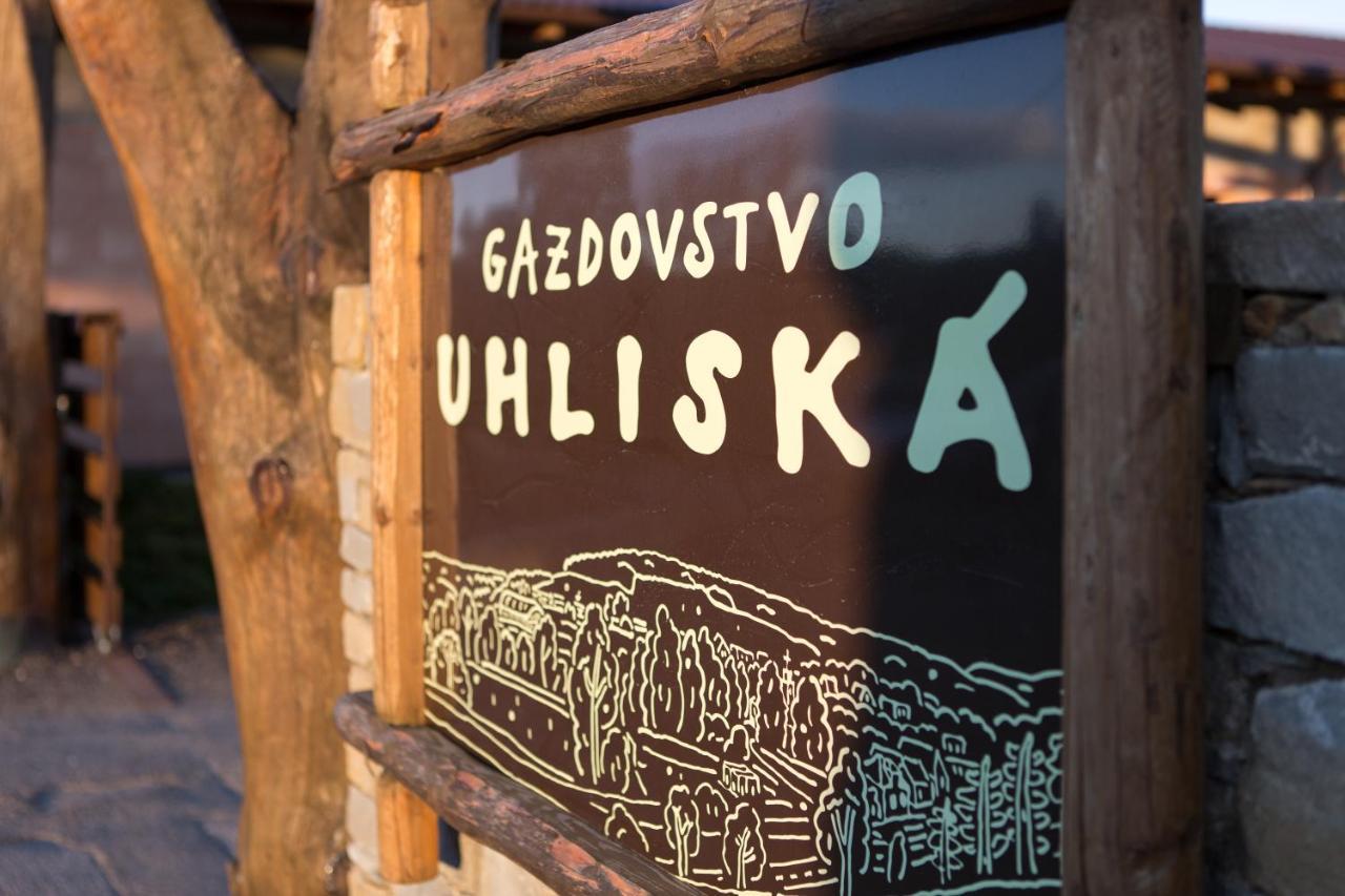 Nemšová Penzion Uhliska A Depandance Gazdovsky Dom מראה חיצוני תמונה