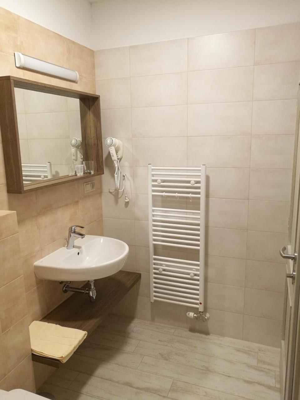 Nemšová Penzion Uhliska A Depandance Gazdovsky Dom מראה חיצוני תמונה